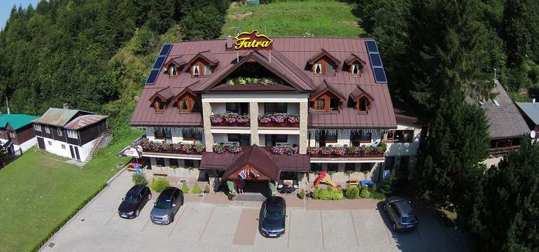 Hotel Fatra sa nachádza v centre Terchovej