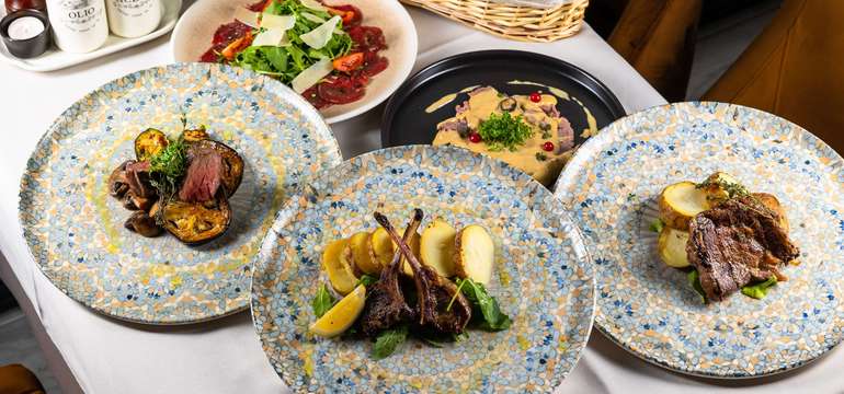 Trojchodové bohaté menu vrátane dezertu podľa vášho výberu