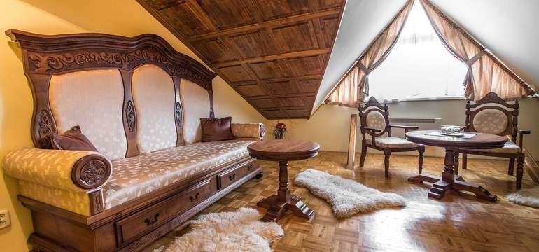 Hotel Husárik**** – dřevěný interiér je velmi stylový