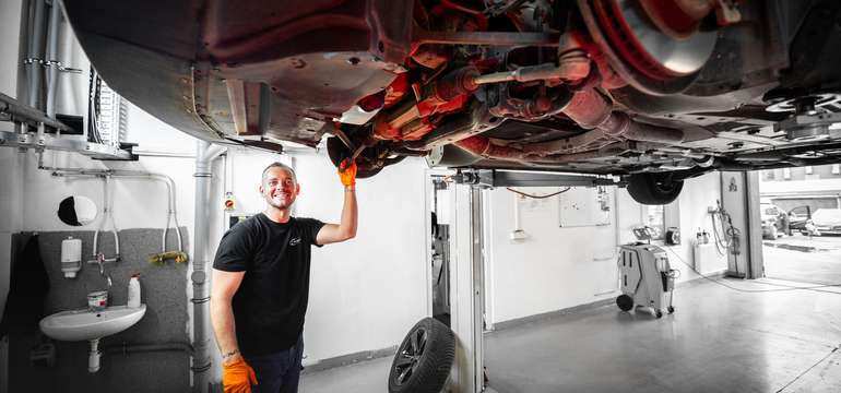 Výmena oleja s materiálom v cene a extra bonusom v servise Autoklinik