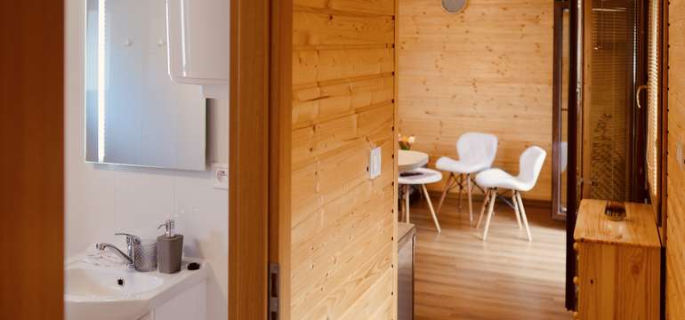 Apartmánový dom ALEXANDRA  má k dipozícii aj kuchyňu s inventárom