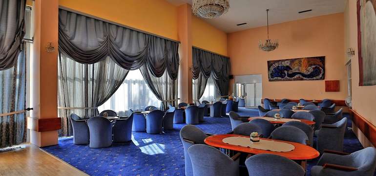 Hotel Ozón*** je najväčším ubytovacím zariadením v Bardejovských Kúpeľoch