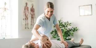 Masáže a fyzioterapia, ktoré obnovia vašu vitalitu v Rehab Klinik