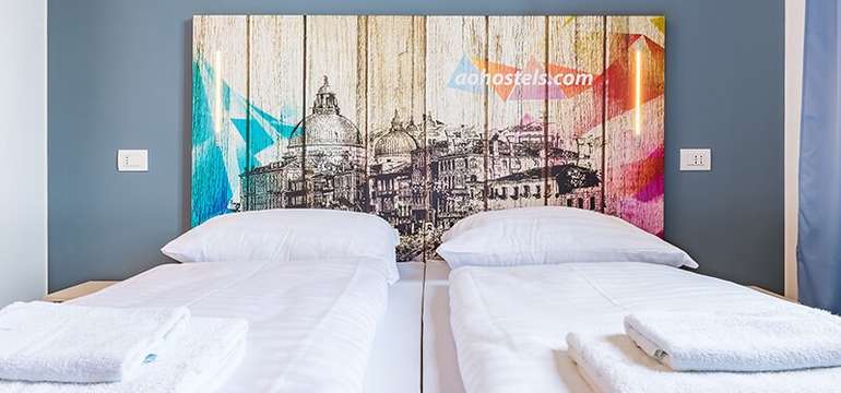 Hotel a&o Venezia Mestre ponúka ubytovanie v moderne zariadených izbách