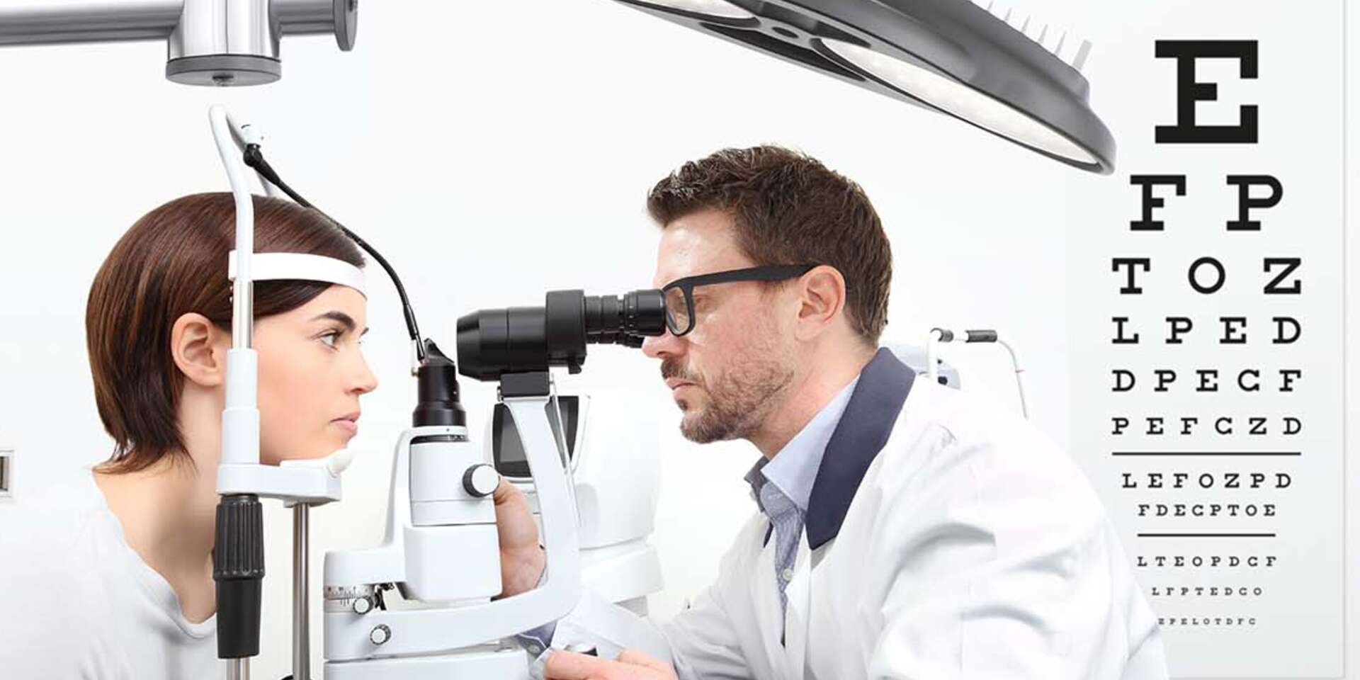 Беременна окулист. Оптик-оптометрист. Обследование зрения. Оптометрист в оптику. Оптика в медицине.