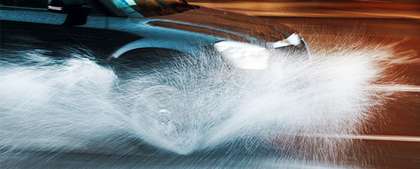 Ako predísť nehode na ceste? Testovali sme školu šmyku SuperDRIVE