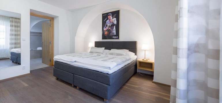 2-lôžkový apartmán na 1. poschodí so zachovanými stropnýmo oblúkmi