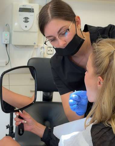 Dentálna hygiena alebo profesionálne bielenie v BL:K Dental Clinic