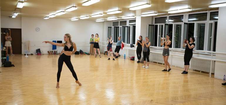 Tanečný kurz pre ženy Salsa Ladystyling v Adele Dance Studio