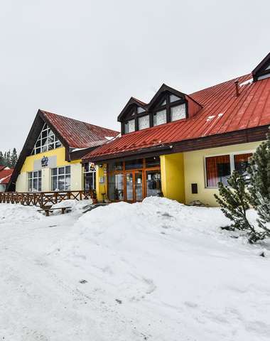 Hotel Rysy*** sa nachádza v malebnom prostredí Vysokých Tatier