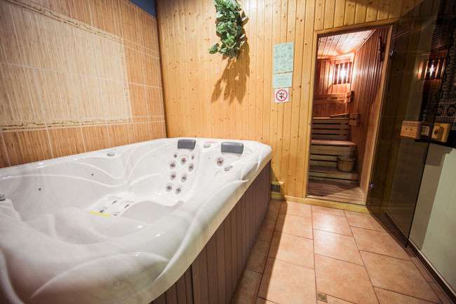 Lymfodrenáž tváre, masáž hlavy Champi aj reflexná masáž chodidiel v Prerelax – Exclusive Thai centrum