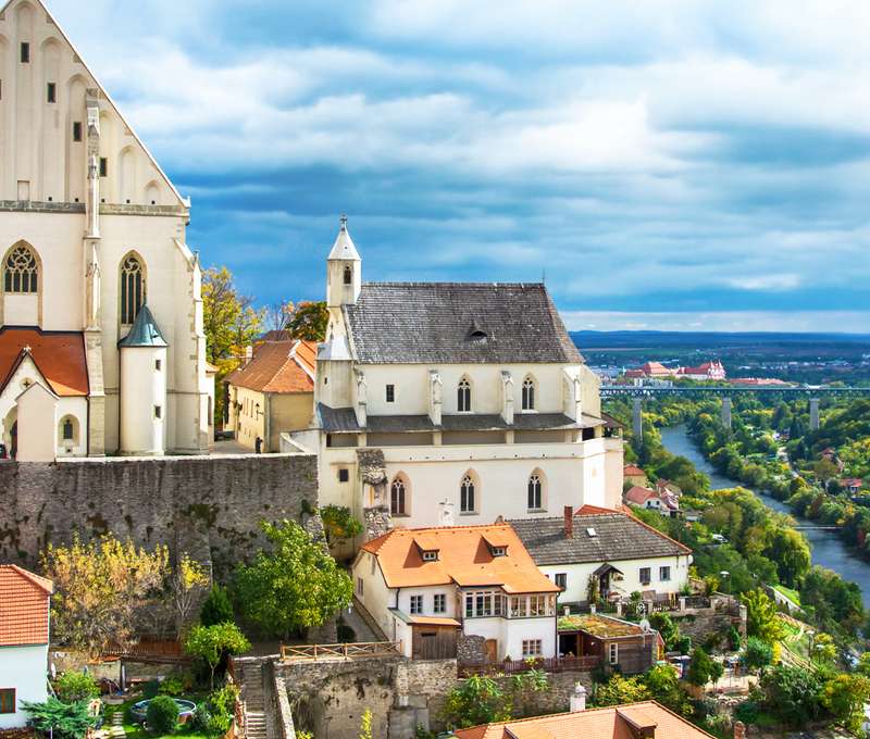 Znojmo je mesto na juhu Moravy s pôsobivým historickým centrom