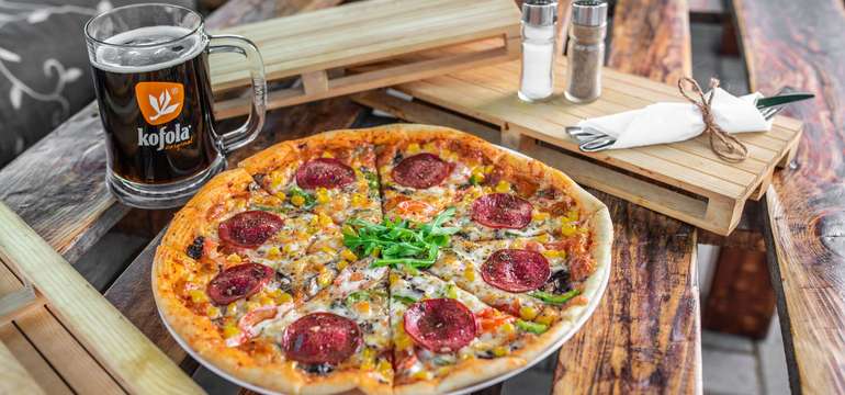 Pizza podľa vlastného výberu a veľké pivo alebo Kofola k tomu v Piváreň Pod Mostom