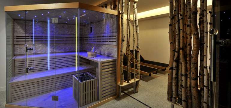 Vo wellness centre nájdete fínsku saunu, infrasaunu a relaxačnú miestnosť "Brezový háj"