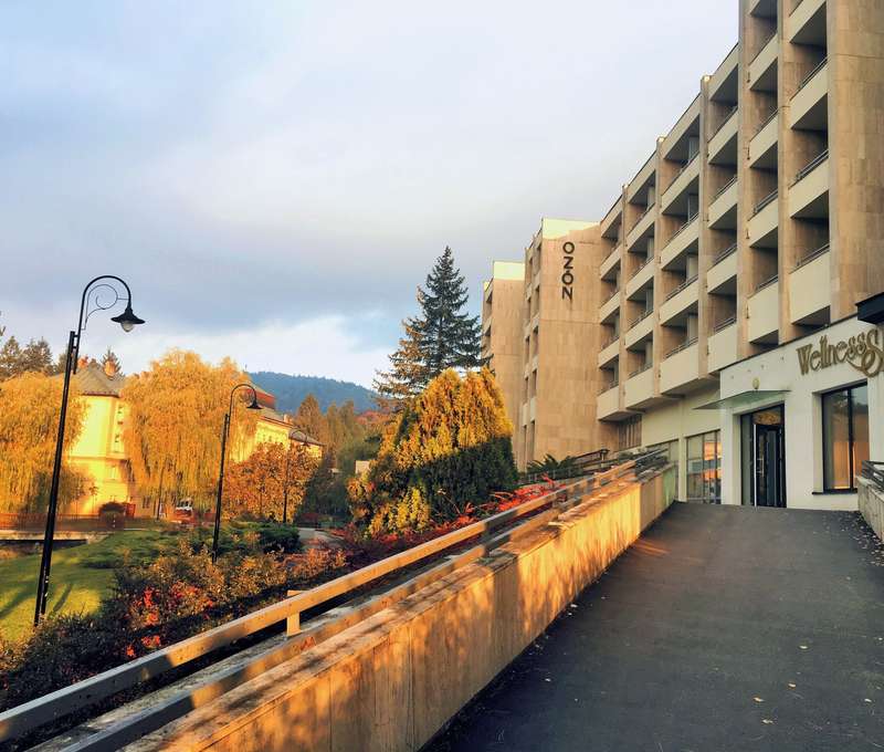 Hotel Ozón*** je najväčším ubytovacím zariadením v Bardejovských Kúpeľoch
