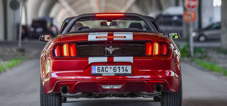 Nezabudnuteľná jazda na prenajatom Mustangu Cabrio
