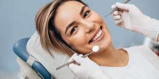 Dentálna hygiena s pieskovaním v zubnej ambulancii Qualident