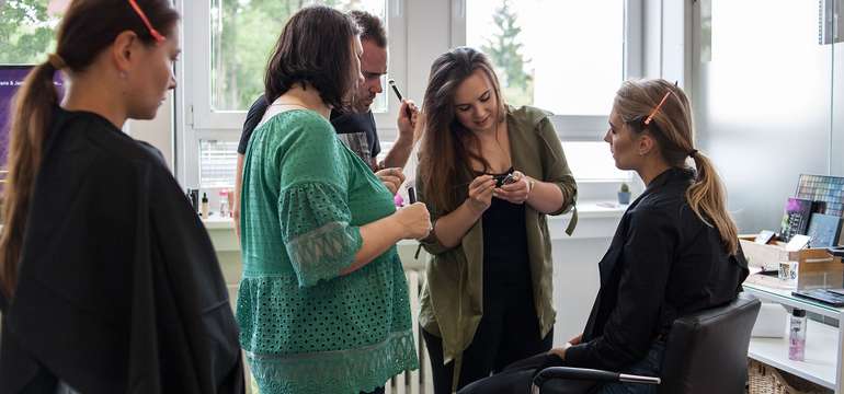 Celodenné kurzy líčenia v KIWI academy