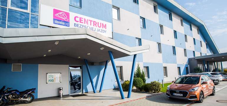 Centrum bezpečnej jazdy na SLOVAKIA RINGU