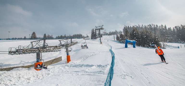 Zjazdovky v celkovej dĺžke 4,5 km ležia na svahoch vrchu Górków Wierch (1 045 m n. m.)