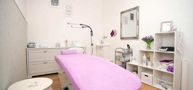 Salón MiAr nájdete na ulici Borská 1, 841 04 Karlova Ves 