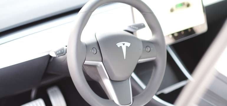 Tesla Model 3 je elektromobil střední třídy, vyráběný v Americe