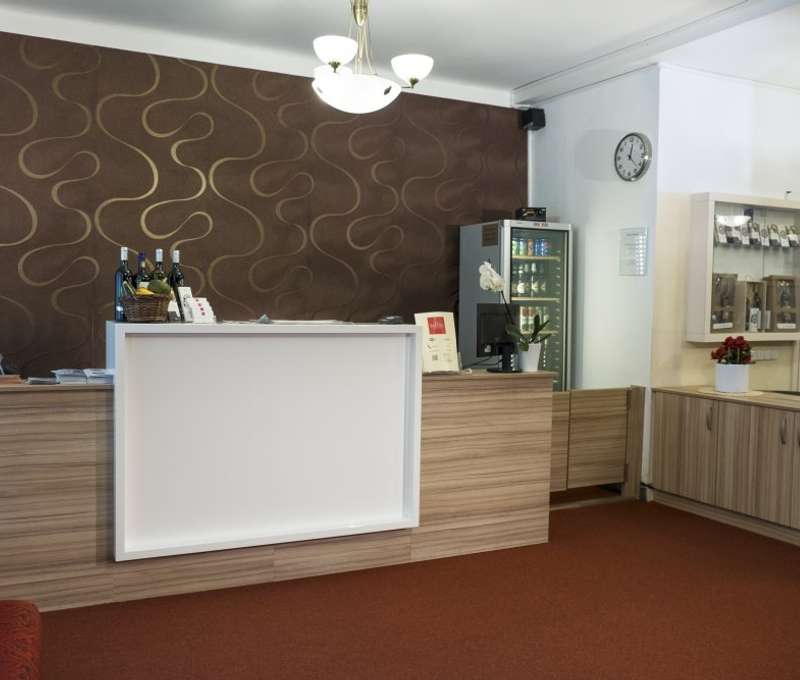 Ochotný personál recepcie vám bude vždy ochotný s čímkoľvek pomôcť
