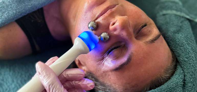 Hĺbkové čistenie pleti prístrojom Pro Facial