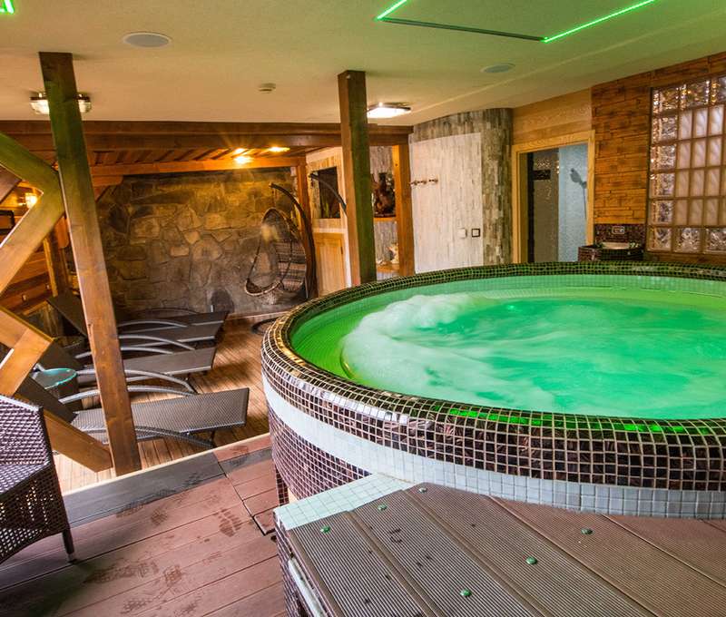 Priestory wellness & relax centra sa nachádzajú priamo v suteréne penziónu pri Trojičke