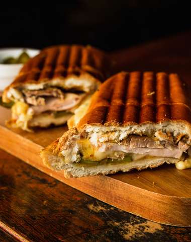 Panini (na výber zo 4 druhov) + nealko nápoj 