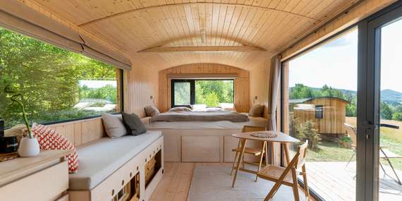 Apiatti Bee Farm v srdci Gemera - jedinečný glamping nad včelími úľmi/Betliar