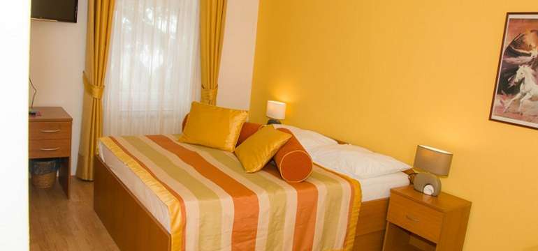 Pohodlné izby hotela Villa Aurora*** v chorvátskej Crikvenici