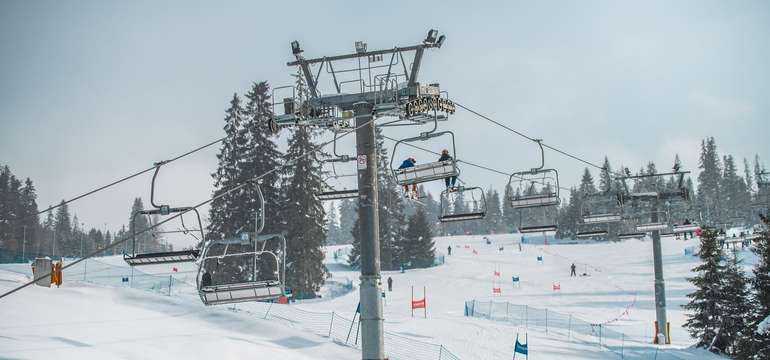 V stredisku Jurgow Ski v Poľsku sú dve moderné lanovky a štyri vleky