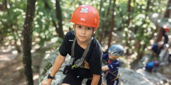 Detský ferratový kurz v teréne v lokalite Zvonička-Nová Baňa s inštruktorom/Nová Baňa