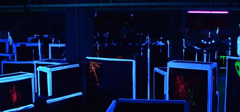 Pri laser game nehrozia modriny od projektilov, zásahy nebolia