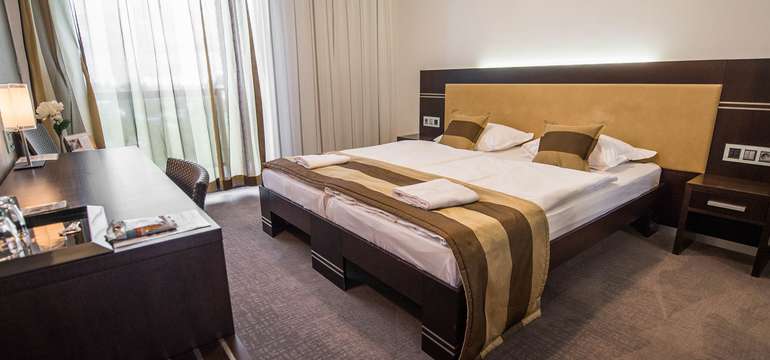 Hotel Dolphin****
