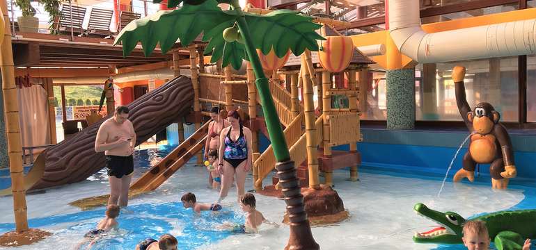 Obľúbený aquapark Tatralandia sa nachádza len 100 m od chatiek