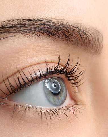 Lashlifting je účinná metóda vytáčania rias