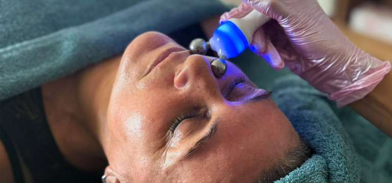 Hĺbkové čistenie pleti prístrojom Pro Facial