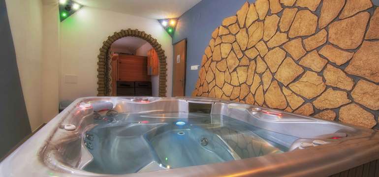 Vířivka ve WELLNESS ROOMS