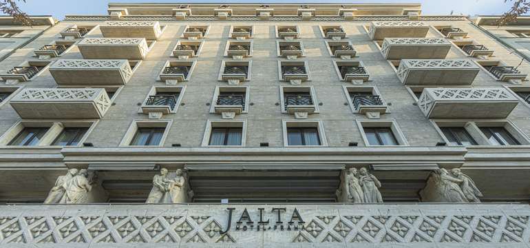 Hotel Jalta má vynikajúcu polohu priamo na Václavskom námestí