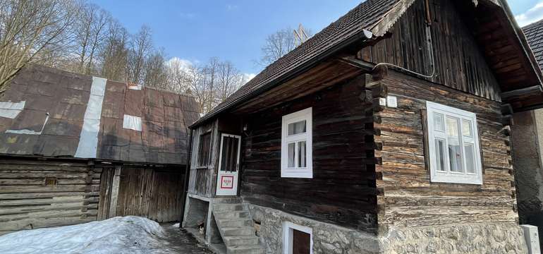 Rozprávkovú drevenicu nájdete v dedinke Komjatná