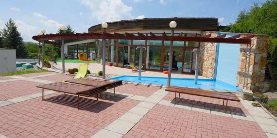 NARODENINY: Výhodné ubytovanie v Hoteli FLÓRA retro v Dudinciach so stravou, bazénom aj morským kúpeľom/Dudince