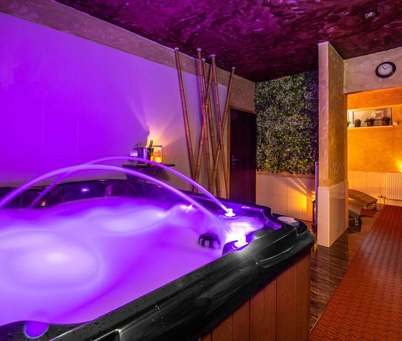 Privátne wellness so sviečkami a sektom  v PREMIUM**** business hotel 