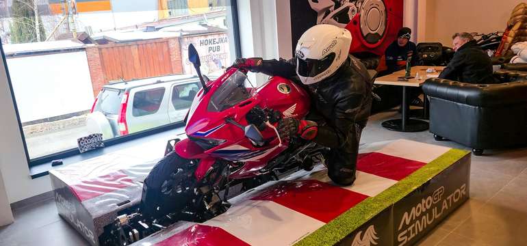 Zažite skutočnú moto jazdu na MotoGP™ simulátore v BiCafe Košice