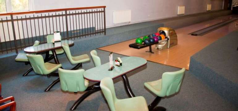 Moderní bowlingové centrum se dvema automatickými drahami BOWAY