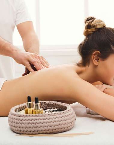 Celotelová relaxačná masáž alebo bankovanie