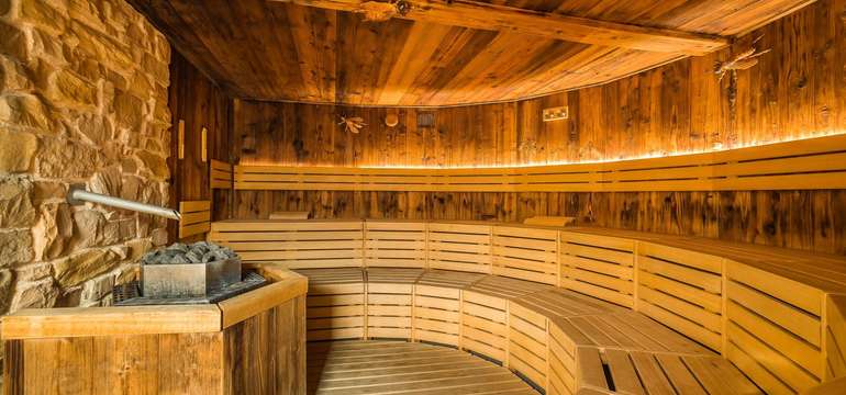 Saunový svet: medová, fínska, bylinková, tichá, soľná sauna a sedliacky domček pre rituály