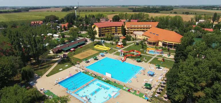Wellness Hotel Patince****, výhľad na vonkajší areál