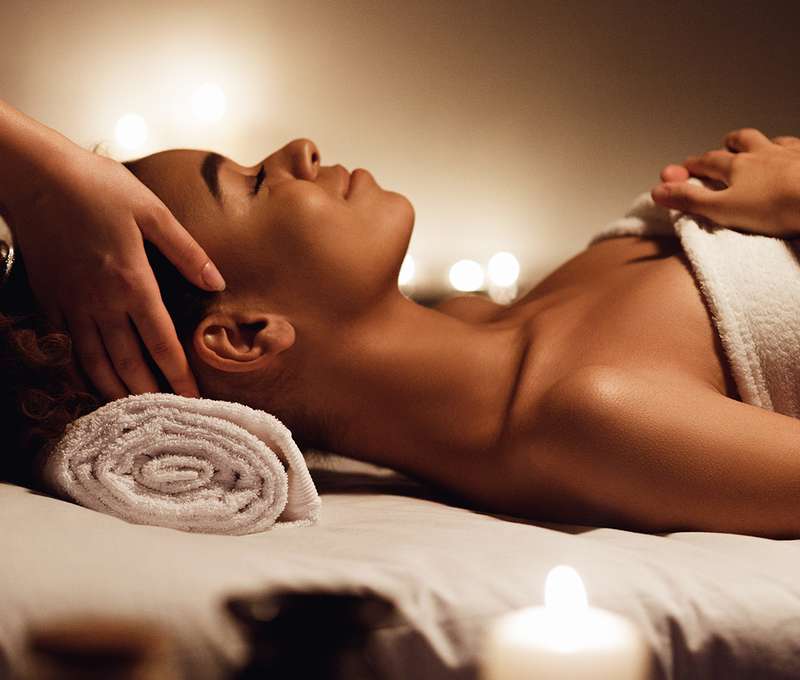 Perfektný relax spojený s masážou, aróma olejmi a uvoľnením